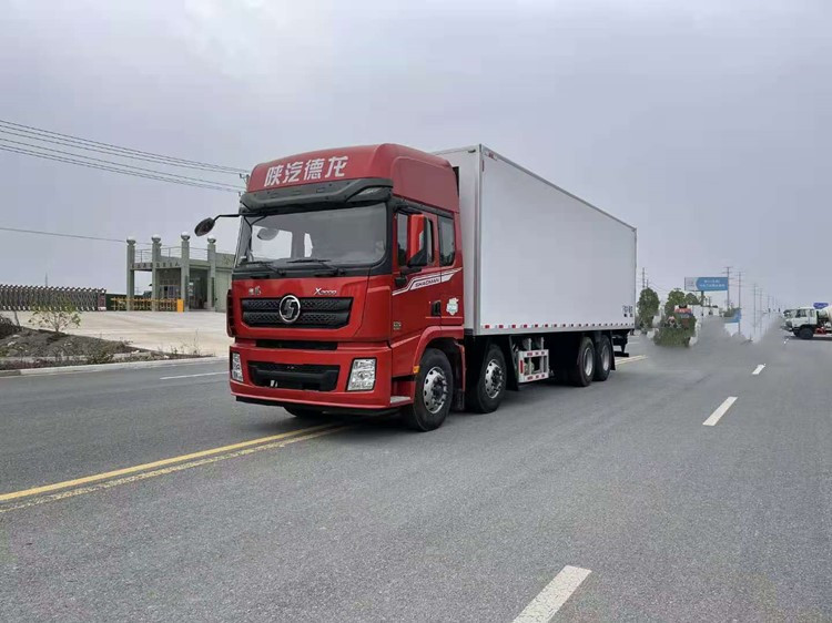 陜汽德龍9.6米前四后八冷藏車(chē)